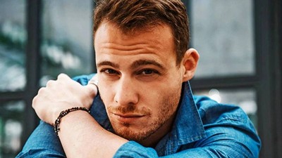 Kerem Bürsin’in Yeni Tarzı Hayranlarını Mest Etti