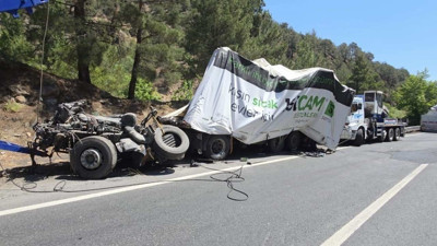 3 Tırın Karıştığı Kazada 1 Ölü 2 Yaralı