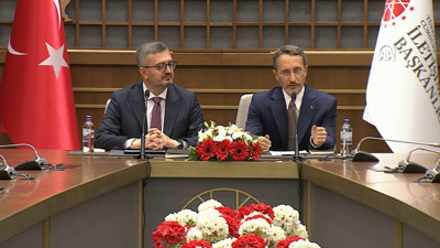 İletişim Başkanlığı'nda Devir Teslim: Burhanettin Duran Görevi Fahrettin Altun'dan Devraldı