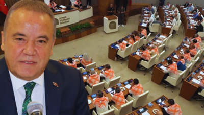 Antalya Büyükşehir Meclisi'nde Gergin Toplantı: Sloganlar ve Alkışlar Yükseldi