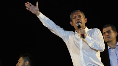 Vatandaşlar Zeydan Karalar İçin Mitinge Akın Etti! Özgür Özel'den Adana'da 'Siyasi Darbe' Çıkışı