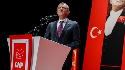 Özgür Özel'e Sahneden İner İnmez Soruşturma