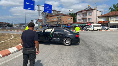 Samsun'da Otomobil ile Minibüs Çarpıştı