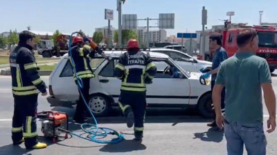Çorum'da İki Otomobil Çapıştı! 3 Kişi Yaralandı