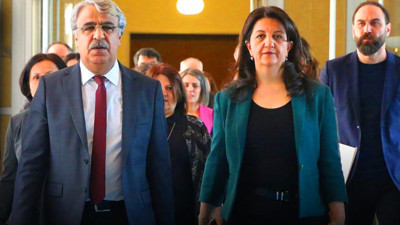 ‘Terörsüz Türkiye’ Mesaisi: DEM Parti İmralı Heyetinden Siyasi Liderler Turu!