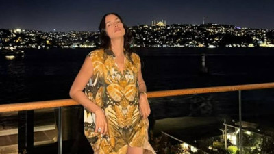 Dünyaca Ünlü Model Irina Shayk'tan İstanbul'da 'Medusa'lı Poz