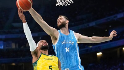 Anadolu Efes, Georgios Papagiannis'i Renklerine Bağladı