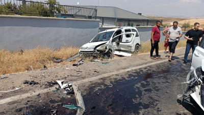 Gaziantep'te İki Araç Birbirine Girdi: Yaralılar Var