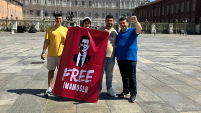 CHP’li Öztürk’ten İtalya’da 'İmamoğlu' Protestosu