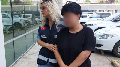 'Sevgilinden Ayrıl' Diyen Annesini Bıçakladı