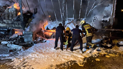 Kayseri’de Tır Dorsesinde Çıkan Yangın Söndürüldü
