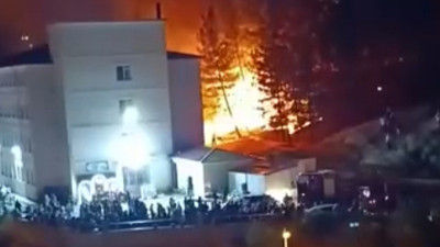 Siirt'te Havai Fişek Yangını: Ağaçlık Alan Alev Aldı