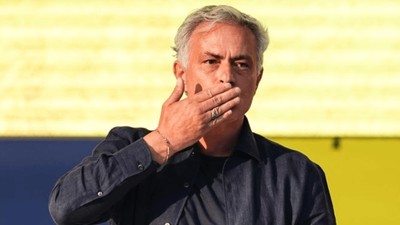 Fenerbahçe'de Mourinho'nun 'Gözbebeği'nde İşlem Tamam: Feyenoord Maçında Sahada Olacak