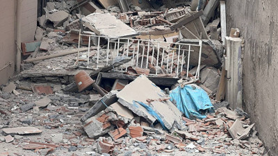 İstanbul'da Korku Dolu Anlar! Yıkım Esnasında Çöktü