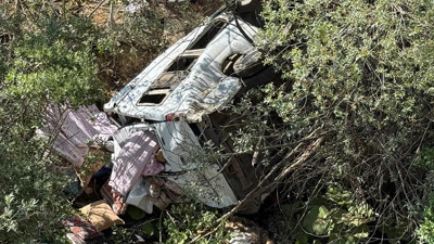 Sivas'ta İşçi Minibüsü Uçuruma Yuvarlandı! 4 Ölü, 18 Yaralı