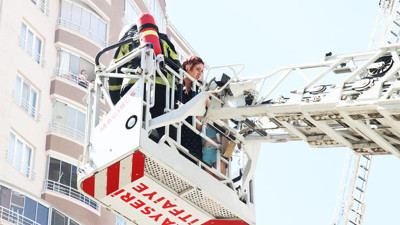 Kayseri'de 14 Katlı Apartmanda Yangın! 8 Kişi Hastaneye Kaldırıldı