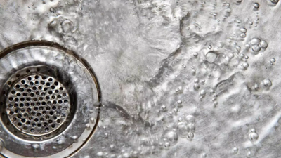 Tesisatçıların Sırrı Açığa Çıktı: Lavabonuza Haftada Bir Bardak Dökün! Tesisat Sorununu Ortadan Kaldırın