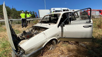 Çorum’da Otomobil Bariyerlere Çarptı: 2 Yaralı
