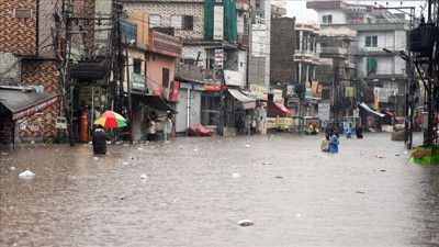Pakistan Sel Felaketiyle Boğuşuyor! Ölü Sayısı 351'e Çıktı