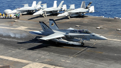 ABD'de Mucizevi Olay: Savaş Uçağı Düştü, Pilot Sağ Çıktı