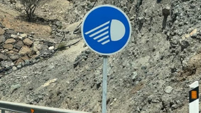 Avrupa Trafiğinde “Denizanası” Simgeli Yeni Tabela Şaşırttı: İşte Anlamı