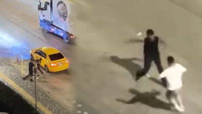 Bursa'da Kadına Sokak Ortasında Korkunç Şiddet! Bıçakla Saldırdı, O Anlar Kamerada