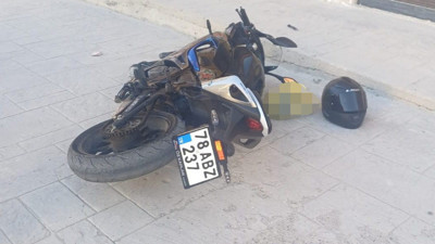 Karabük’te Çifte Kaza: Motosiklet Sürücüsünü Kask Kurtardı