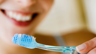 Dişleri Böyle Fırçalamak Beyazlatmıyor, Sarartıyor! İşte Diş Fırçalamanın Altın Kuralı