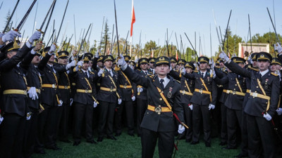'Geçen Yıl Olanlar Olmasın' Çabası... Harp Okullarının Mezuniyet Töreninde 'Teğmenler' Kararı