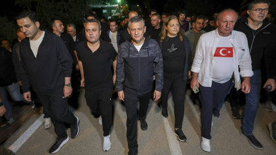 Özgür Özel 'Zafer Yolu' Yürüyüşüne Katıldı