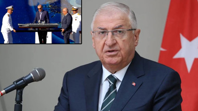 Bir Ucundan Bakan Güler Tuttu, Bir Ucundan Generaller... Sosyal Medyada Gündem Olan Masa Taşıma Görüntüleri