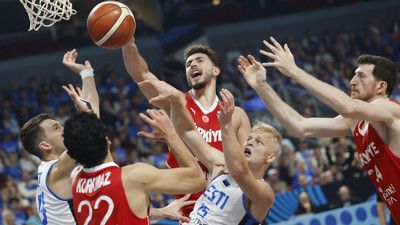 12 Dev Adam 4'te 4 Yaptı! Estonya'yı 20 Sayı Farkla Devirdik