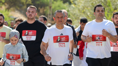 Özgür Özel CHP’nin 102’nci Yıl Koşusundan Cumhurbaşkanı'na Meydan Okudu: '100 Metreyi Birlikte Koşalım'