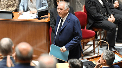 Fransa'da Hükümet Düştü