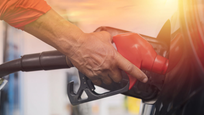 Yakıtı Su Gibi Tüketen Araçlar Açıklandı: İşten Eve Dönüşte Depo Resmen Yarıya İniyor