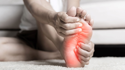 Ayak Mantarını Bitiriyor, Kötü Kokuyu Bıçak Gibi Kesiyor! Yalnızca 2 Malzemeyi Karıştırıp Sürmek Yetiyor