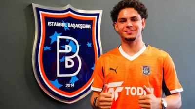Başakşehir 18 Yaşındaki Oyuncuyla İmzayı Attı
