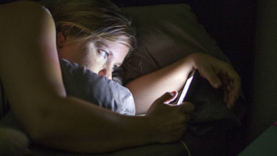 Harvard Araştırması Ortaya Koydu: Yatmadan Önce Ekrana Bakmak Bu Hastalıkları Tetikliyor