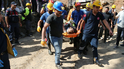 Denizli'de Madendeki Göçükte Mahsur Kalan 2 İşçiden Biri 25 Saat Sonra Kurtarıldı