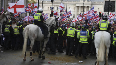 Aşırı Sağcılar Londra'daki Eylemde Dehşet Saçtı! 4'ü Ağır 26 Polis Yaralı
