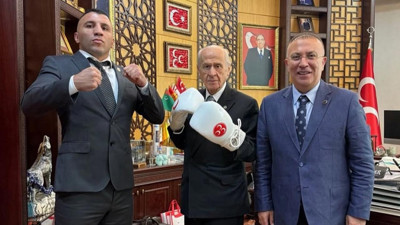 MHP Lideri Bahçeli'ye İlginç Hediye