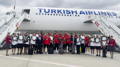 Şampiyonluğu Kıl Payı Kaybeden 12 Dev Adam İstanbul’da! ‘Bizi Bağrına Basan Türk Milletine Teşekkürler’