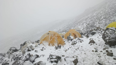 Ağrı Dağı’nda Tırmanış Engeli: Kar ve Tipi Dağcıları Durdurdu!