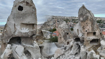 Kapadokya'da Milyonlarca Yıllık Peribacası Yıkıldı, Ortalık Toz Duman Oldu! Açıklama Geldi