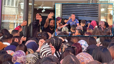 Karaman'da Mağaza Açılışında İzdiham! Polisler Zor Anlar Yaşadı