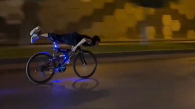 Gaziantep'te Tehlikeli Bisiklet Akrobasisi: Araçlar Arasında Ölümle Burun Buruna
