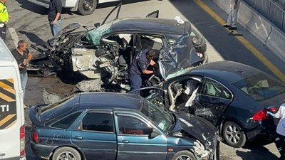 Ankara Etimesgut’ta Zincirleme Kaza: 3 Araç Çarpıştı, 4 Kişi Yaralandı