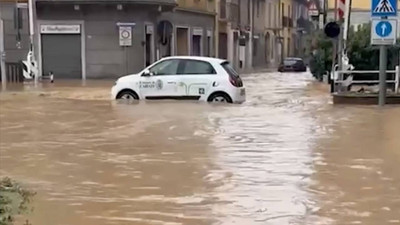İtalya’da Sel Felaketi: Bir Kişi Kayboldu, Sokaklar Sular Altında
