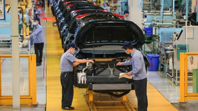 Dev Otomobil Markasından Piyasaları Altüst Eden Karar! Üretimi Durdurdu: Yüzlerce Çalışan Evine Gönderildi