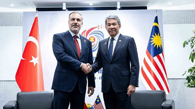 Bakan Fidan Malezyalı Mevkidaşı ile Görüştü